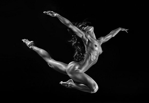 Muscular Female Dancer Picture