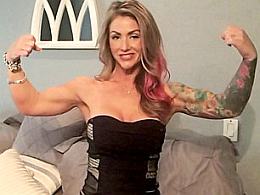 muscular woman on her live webcam